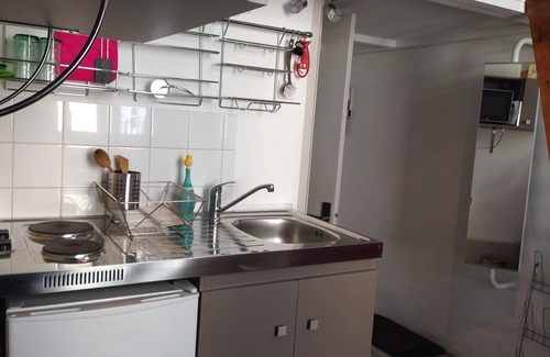 Avignon City Centre Apartment | Top-Rated Studio with Air Conditioning and Pool Access
