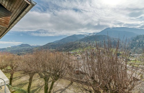 Arvillard Apartment | Studio '108' with Shared Pool, Shared Terrace and Wi-Fi