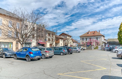 Arvillard Apartment | Studio '111' with Shared Pool, Shared Terrace and Wi-Fi