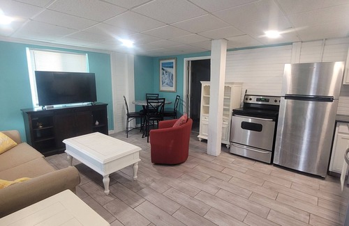 Thomas Drive Apartment | Beachfront Studio 13: Pet-Friendly Retreat with Pool