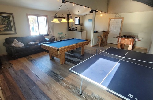 Thomas Drive Apartment | Beachfront Studio 13: Pet-Friendly Retreat with Pool