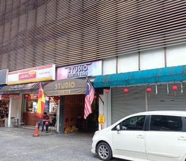 Seksyen 14 Apartment | Inviting Studio 14 with Pool in Shah Alam City Awaits You