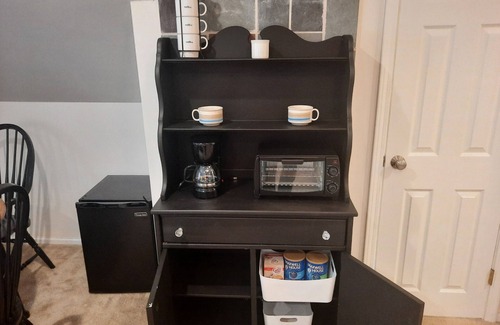 Grantham Apartment | Serene Studio 154: Peaceful Retreat with Scenic Views