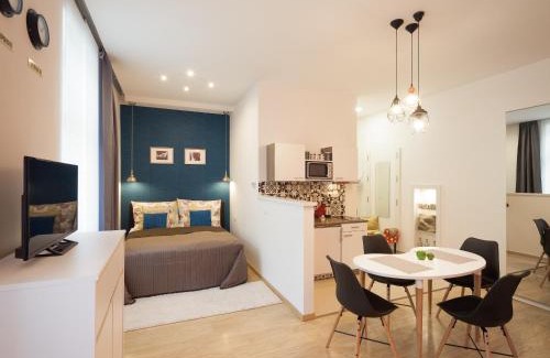 Sopron Apartment | Guest Rated Studio 16: Child-Friendly Retreat Awaits