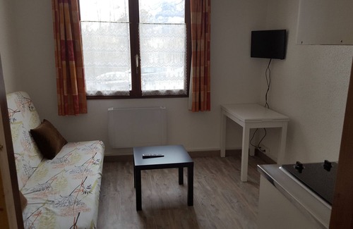 Les Orres Apartment | Ideal Studio with Pool Access and 5 Cozy Beds