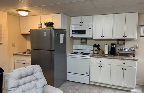 St. Albans Apartment | Studio 19A: Guest Rated 9.8 with Pool & Spa Amenities