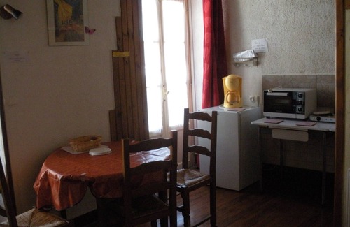 Bagneres-de-Bigorre Apartment | Cozy Studio Steps from Thermal Baths with Spa & Kitchen