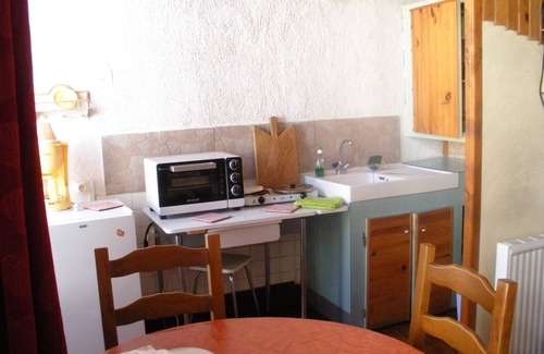 Bagneres-de-Bigorre Apartment | Cozy Studio Steps from Thermal Baths with Spa & Kitchen