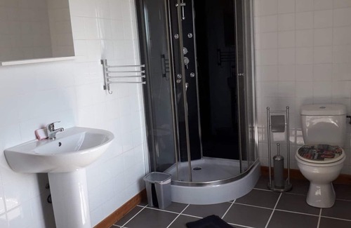 Jassat Apartment | Cozy Studio for Two Near the Scenic Cézallier Gates