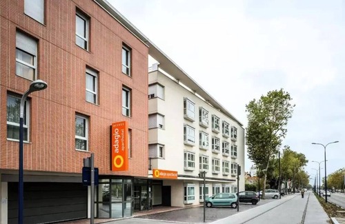 Clamart Apartment | Convenient Aparthotel Adagio access Paris Clamart for 2