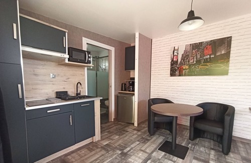 Larmor-Plage Apartment | Cozy Studio with Ocean Views, Near Beaches and Village