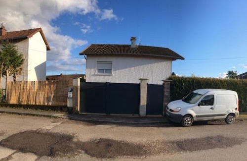 Luxeuil-les-Bains House | Cozy Studio for Two with Oceanfront Views and Pet Friendly