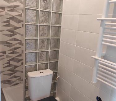 Questembert Apartment | Cozy Studio for Two with West Side Views - Highly Rated