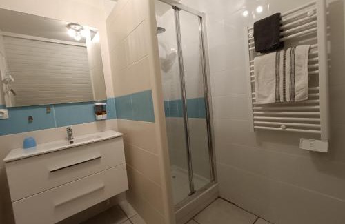 Questembert Apartment | Cozy Studio for Two with Ocean View & Pool Access
