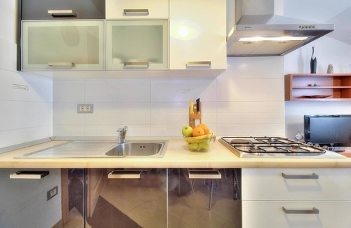 Katoro Apartment | Cozy Beachside Apartment with Ocean Views and Spa Access