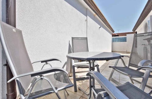 Katoro Apartment | Cozy Beachside Apartment with Ocean Views and Spa Access