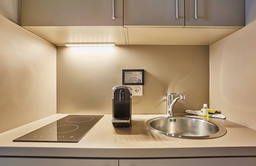 Clignancourt Apartment | Guest Rated 10/10 Studio with Hotel Services and Spa