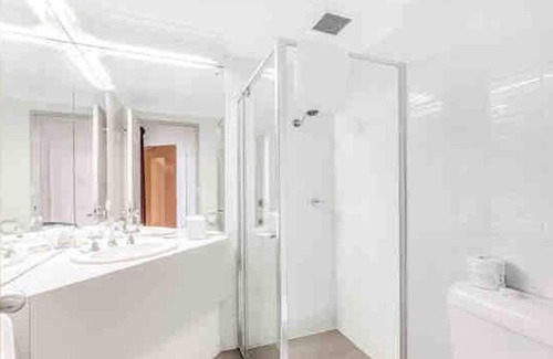 Adelaide Central Business District Apartment | Discover Studio 247 Gouger: A City Escape with Great Value
