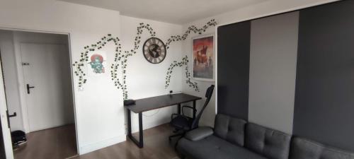 Puteaux Apartment | Bright Studio with Ocean View - Guest Rated 10/10
