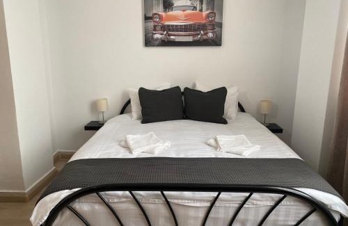 Mogosoaia Apartment | Cozy Garsoniera with Kitchen, Balcony & Top Guest Rating