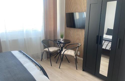 Mogosoaia Apartment | Cozy Garsoniera with Kitchen, Balcony & Top Guest Rating