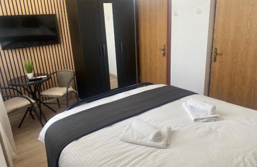 Mogosoaia Apartment | Cozy Garsoniera with Kitchen, Balcony & Top Guest Rating