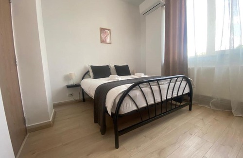 Mogosoaia Apartment | Cozy Garsoniera with Kitchen, Balcony & Top Guest Rating