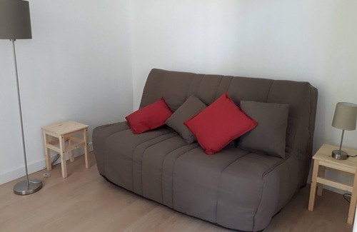 Maisons-Laffitte Apartment | Cozy Studio for 2 near Center with Kitchen & Breakfast