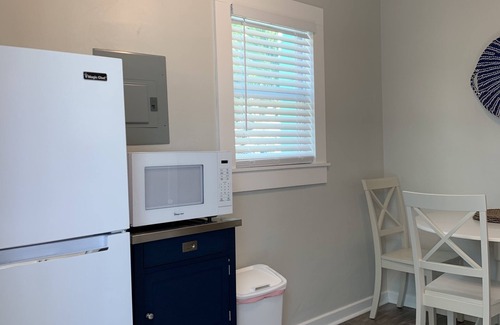 Parrot Cove Apartment | Cozy Studio #3 - Steps from Downtown Lake Worth Beach