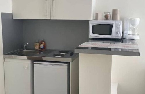 Millau Apartment | Cosy Studio 3 Coin Nuit in Vibrant City Center