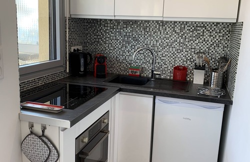 Sainte-Maxime City Centre Apartment | Oceanfront Studio 3: Pet-Friendly, Spa & Private Parking