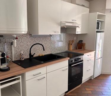 Tamaris Apartment | Cozy Studio 3 Minutes from the Beach - Family Friendly