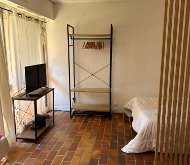 Tamaris Apartment | Cozy Studio 3 Minutes from the Beach - Family Friendly