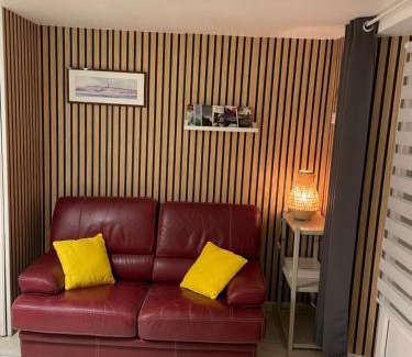 Parame Bed & Breakfast | Cozy Studio 3 Min from Beach with Terrace and Bikes