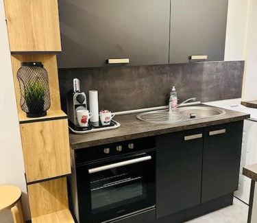 Calais Apartment | Prime Studio for 3 in City Center with Courtyard Oasis