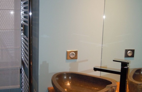 Quimper House | Historic Studio with Parking, WiFi & Spa - Guest Rated 9.8