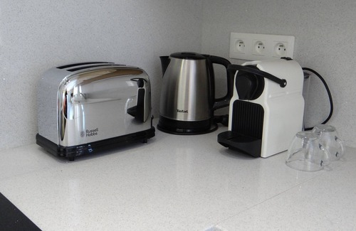 Giens Apartment | Idyllic Studio with Sea View in Hyères, Rated 10/10