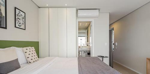 Vila Nova Conceicao Apartment | Stylish Studio with Terrace Near Parque Ibirapuera