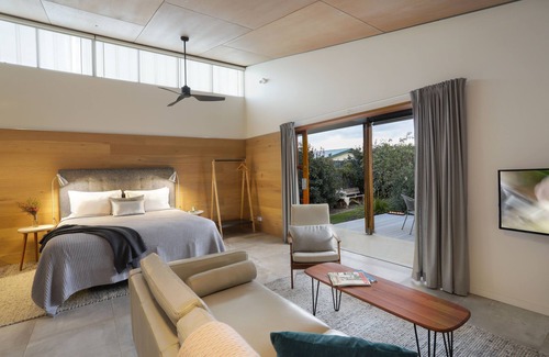 Hillvue House | Exceptional Studio 367: Enjoy Breakfast and Kitchen Amenities