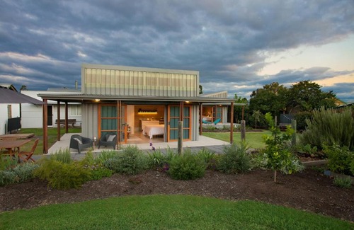 Hillvue Villa | Experience Studio 367: Guest Rated 10/10 for Excellence