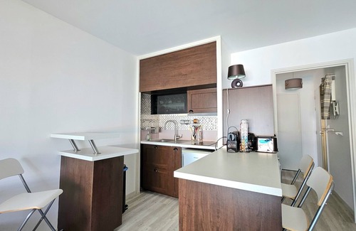 Royan Apartment | Cozy Studio with Ocean View and Bike Access for 3 Guests