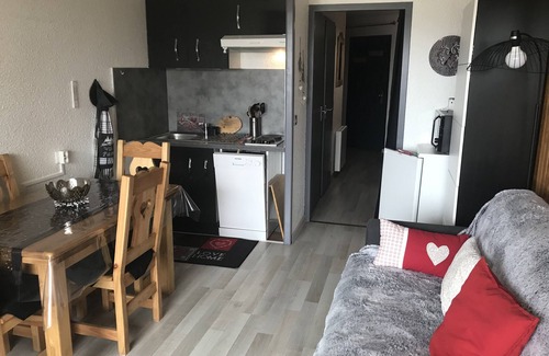 Les Deux Alpes Apartment | Ideal Studio for 4-5 Guests with Pool & Spa Access