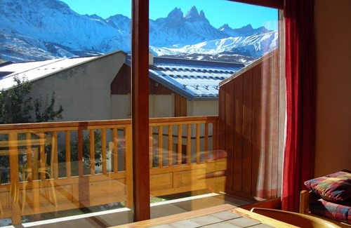 Albiez-Montrond Apartment | Bright Studio with Mountain Views - Rated 10/10 by Guests