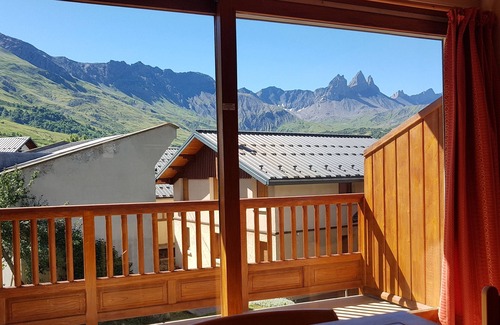 Albiez-Montrond Apartment | Bright Studio with Mountain Views - Rated 10/10 by Guests