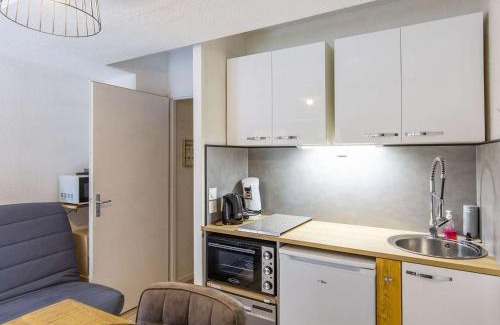 Cauterets Apartment | Cozy Studio for 4, Steps from the Gondolas - Pet Friendly