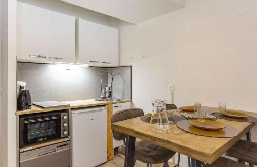 Cauterets Apartment | Cozy Studio for 4, Steps from the Gondolas - Pet Friendly