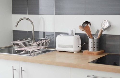 Rueil-Malmaison Apartment | Perfectly Located Studio in Rueil City-Center with Spa