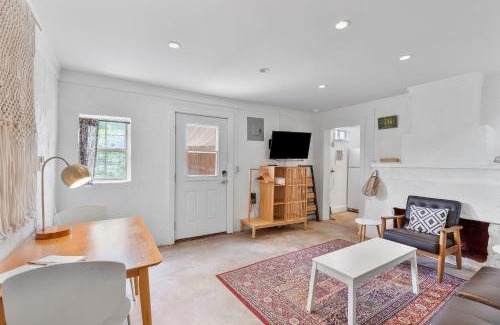 Alpine Apartment | Pet-Friendly Retreat at Studio 410 with Great Reviews