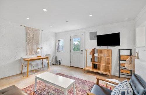 Alpine Apartment | Pet-Friendly Retreat at Studio 410 with Great Reviews