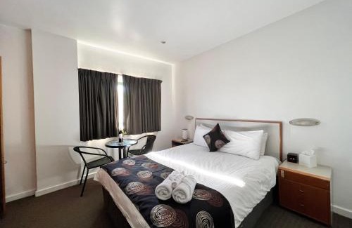 Adelaide Central Business District Apartment | Modern Studio 427 on Gouger St with Kitchen Amenities
